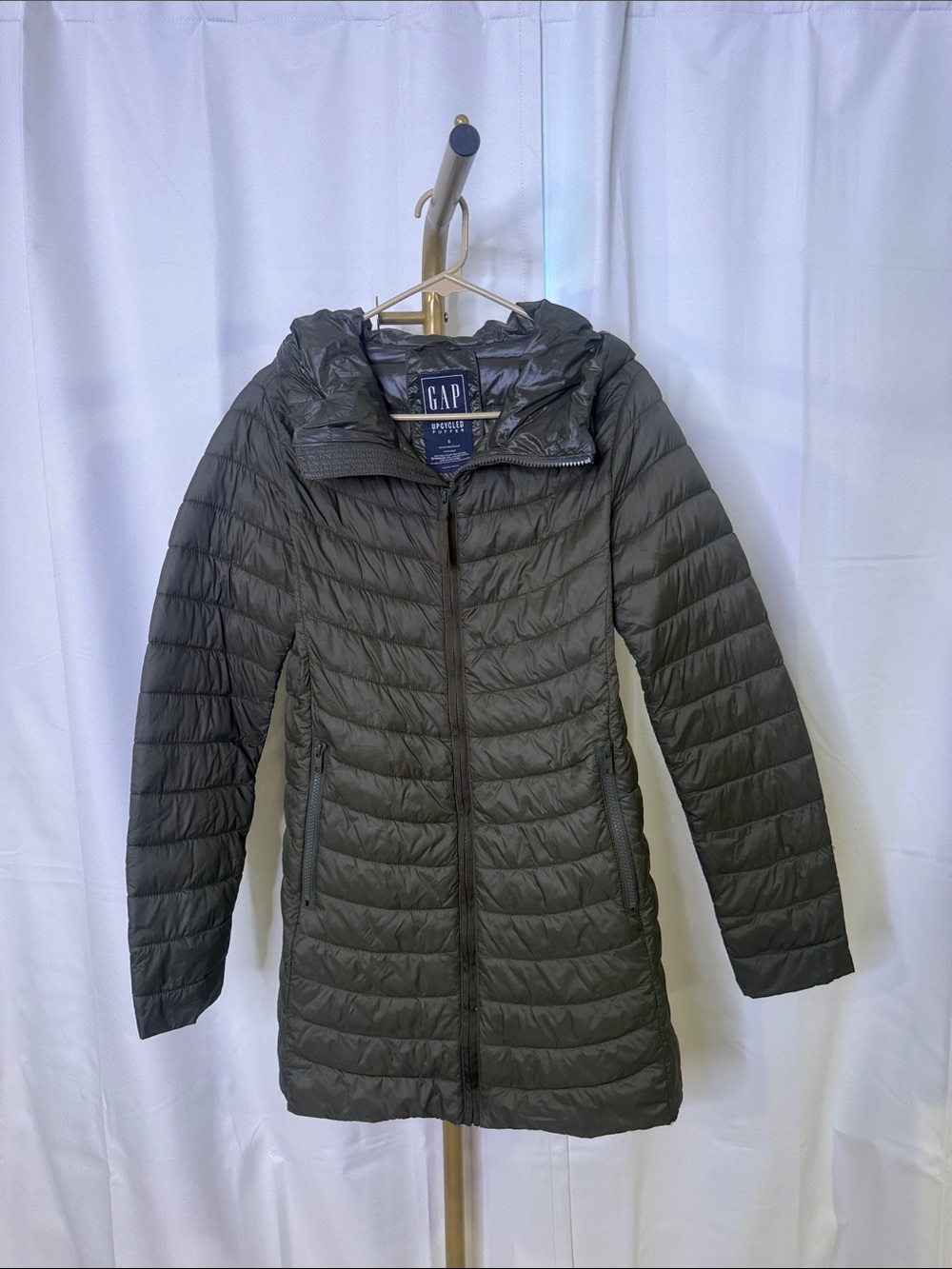 GAP Women's Olive Hooded Packable Puffer Jacket small water resistant